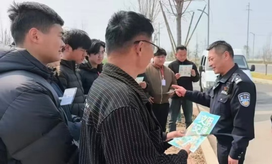商丘交管支队勤务二大队多方发力，织密“交通安全宣传网”