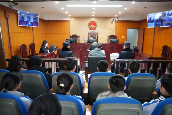 共赴一场青春与法治之约——南阳宛城区法院开展公众开放日活动