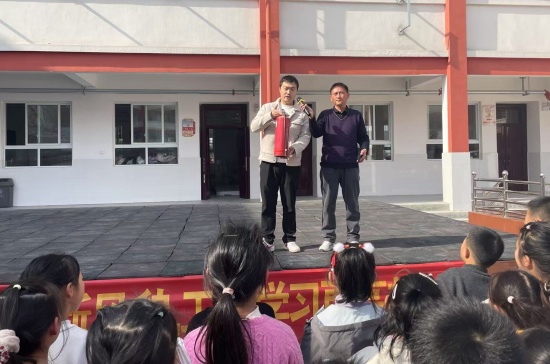 内乡县赤眉镇中心小学：消防演练筑防线 安全护航伴成长