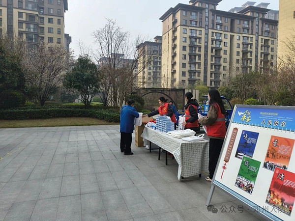 邓州市国防动员保障中心:弘扬雷锋精神 普及人防知识