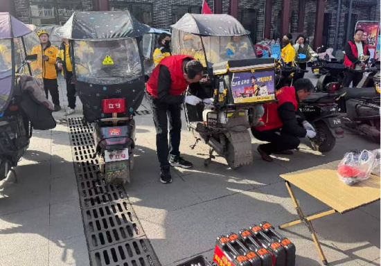 河南内乡：专门为外卖骑手定制“特色服务”