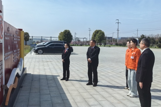 新野县法院：送法入企纾困解难 靠前服务护航发展