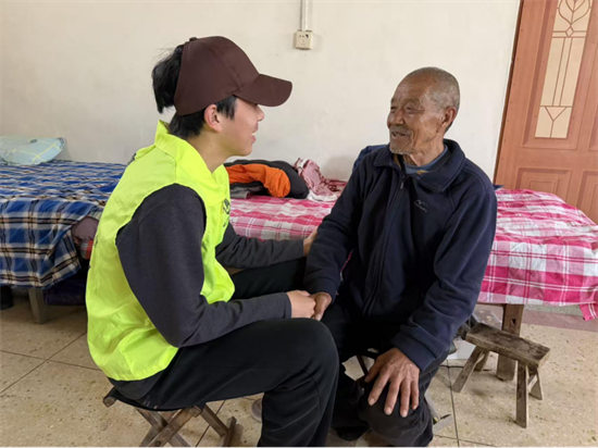 鹤壁市致远中学“学雷锋，见行动”实践活动纪实606