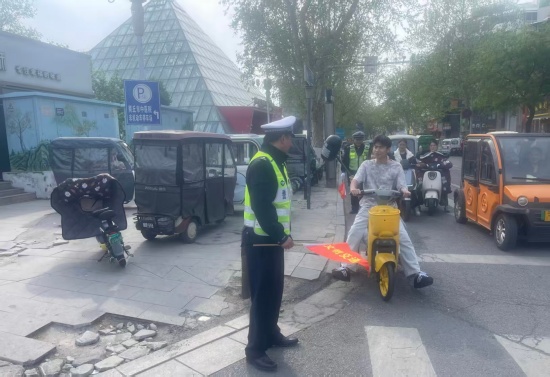 商丘市公安局交管支队勤务一大队 抓实常态管控 规范通行秩序