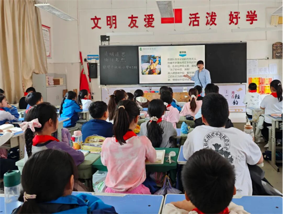 鹤壁市致远小学开展缅怀英烈系列纪念活动(1)229