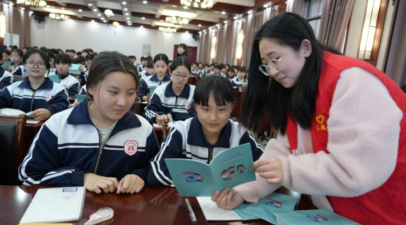 河南太康开展“防范校园欺凌护成长”宣传活动