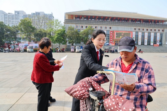 新野县法院：法治护航国家安全 普法宣传深入人心