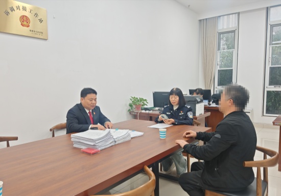 邓州市法院:群众误点链接被“保险” “法院+警调”联动解民忧