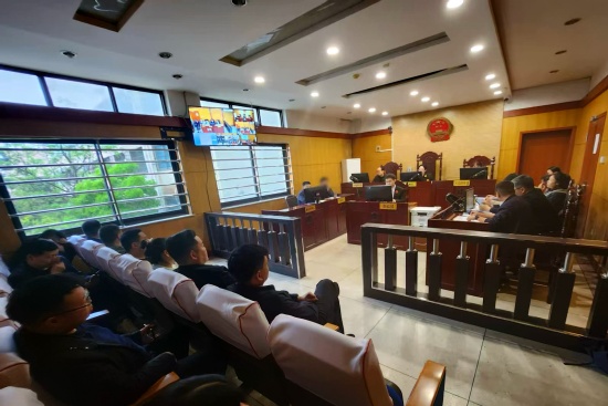 南阳宛城区法院开展行政案件庭审旁听活动