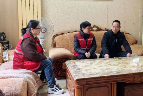 南阳宛城王建丽：“铁脚板”走通网格路 “热心肠”连起百姓情