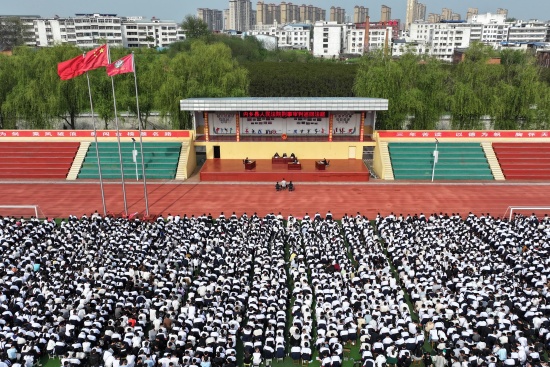 内乡县法院：“雏菊·守护”润校园 法槌声声护青春