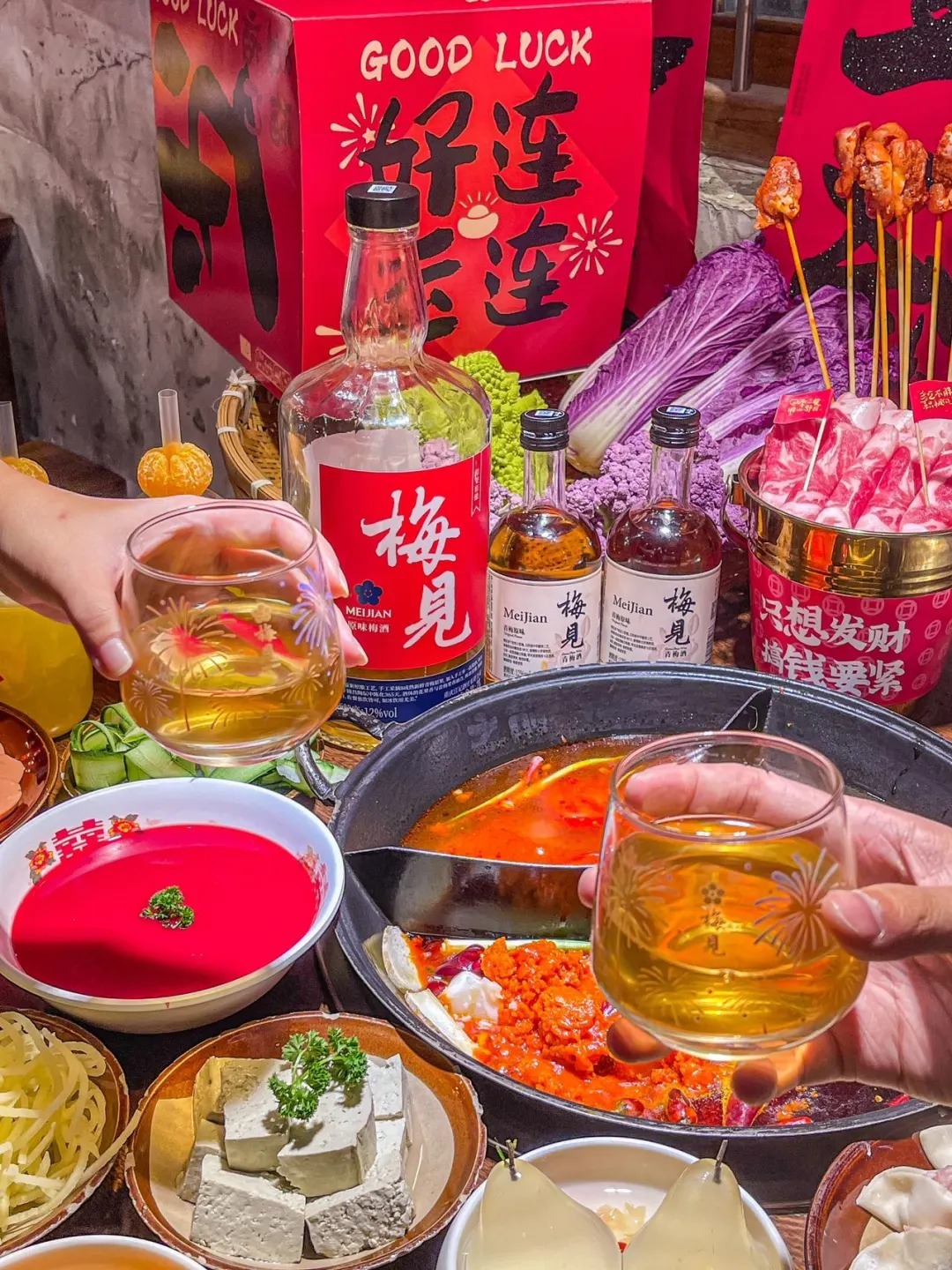 好友饭局取代商务宴请成为新社交中心，76%新一代消费者选择低度酒