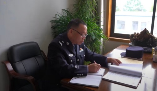 商丘市虞城县公安局利民派出所社区民警李臣民：“这一声‘老五’，就是最高奖赏！”