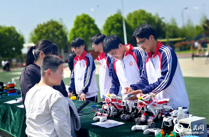 河南社旗：校园里的“科技范”