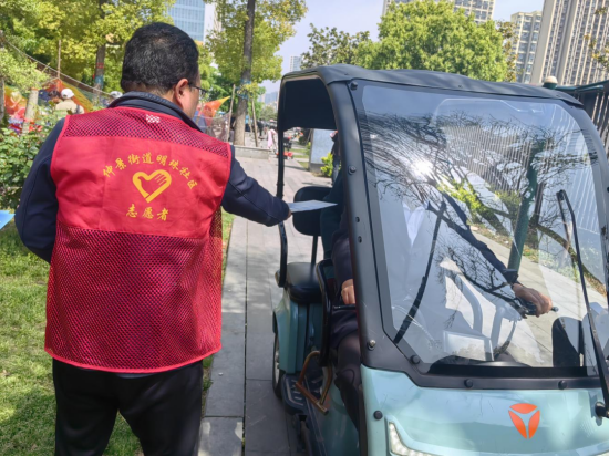 南阳宛城区委社会工作部：敲门入户送平安 校社联动暖宛城