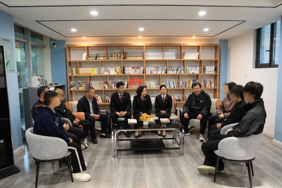 南阳卧龙区法院举办“与法官妈妈共读一本书”主题读书活动
