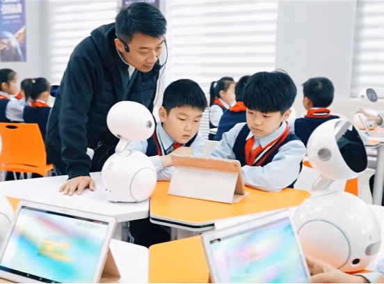 数智赋能促成长 AI育人探新路——探访鹤壁市示范区辅仁小学人工智能教育基地建设
