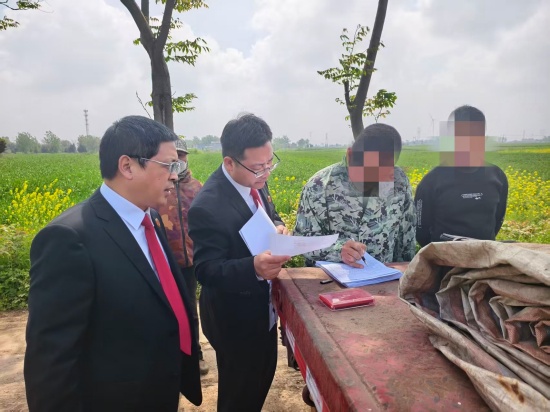 唐河县法院:主动上门+线上签署 移动调解化“薪”愁