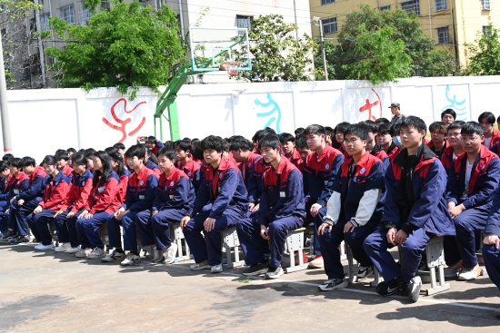 南阳高新区法院:巡回审判进校园 知产教育润心田