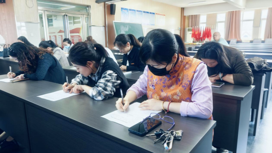 零距离探后厨  面对面话食安——商丘市梁园区前进小学开展食堂开放日活动