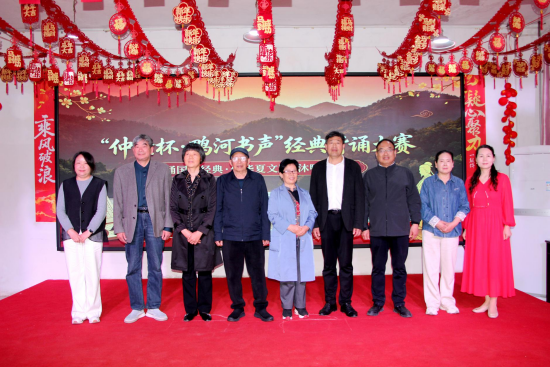 作家张天敏、吕炳华向南阳仲景医学传承中心捐赠著作
