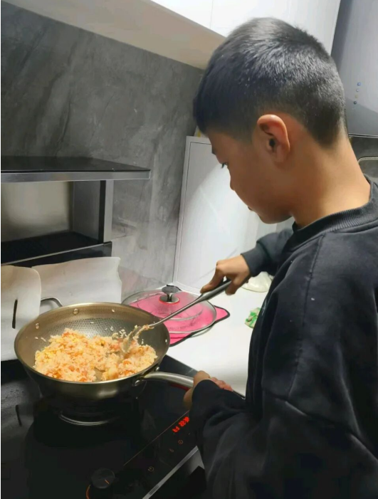 劳动润童心 美德伴成长——鹤壁市淇水关学校五一劳动节主题系列活动