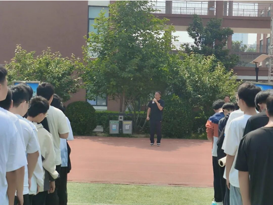鹤壁市致远中学开展“5.12全国防灾减灾日”防震应急疏散演练