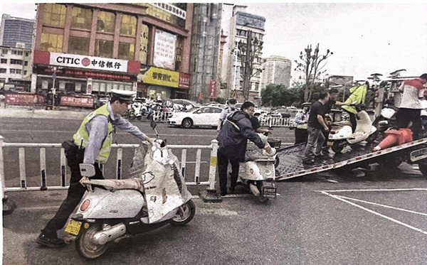 河南南阳交警：整治交通秩序 路畅通行舒心
