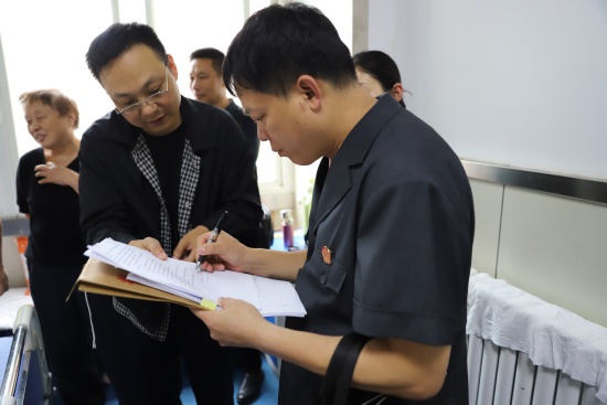 南阳卧龙区法院：上门鉴定暖民心 温情司法解民忧