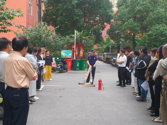 南阳宛城区委社会工作部:“小网格”深耕“大服务”“志愿红”温暖“千万家”(图3)