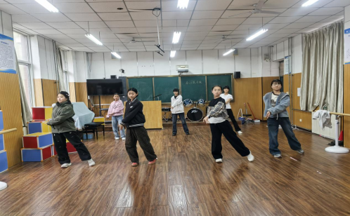 以舞为媒，共赴青春之约——鹤壁市致远中学七年级舞蹈社团风采速递