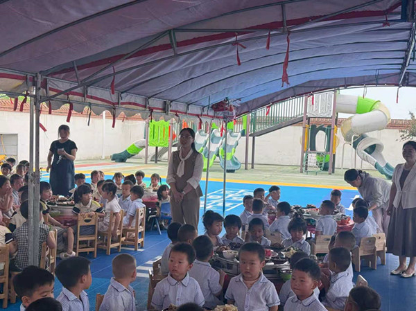 邓州市十林镇：多方聚力护童心 温情相伴庆六一