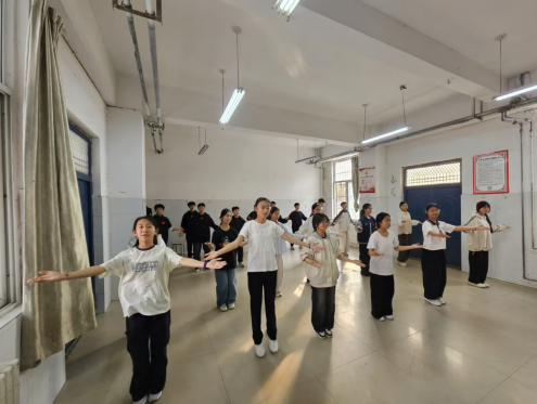 鹤壁市致远中学排舞社团:踏歌而行,舞动青春节拍