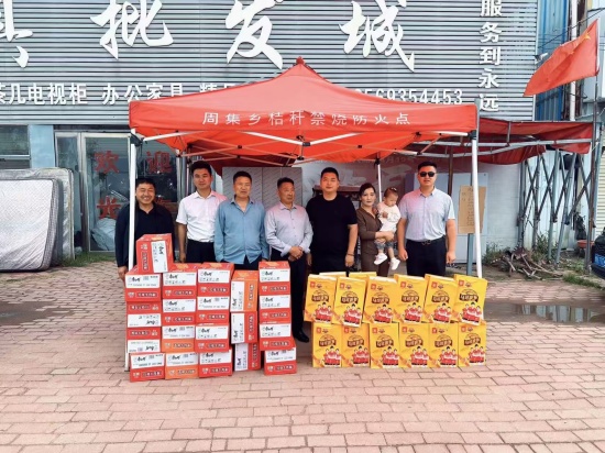 麦浪飘香迎丰收 爱心慰问暖人心——柴令鹏、任振江慰问商丘市示范区周集村杨各村一线值班人员