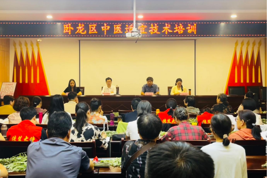 南阳卧龙区：艾草飘香学灸法 端午健康课开讲
