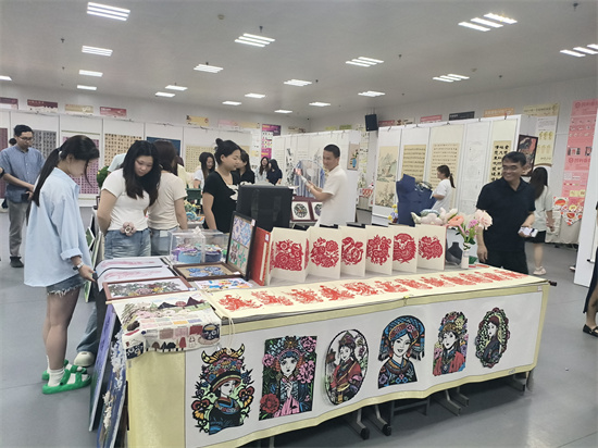 丹青笔墨润芳心艺术展示交答卷——商丘幼儿高等专科学校举行毕业生作品展(图4)