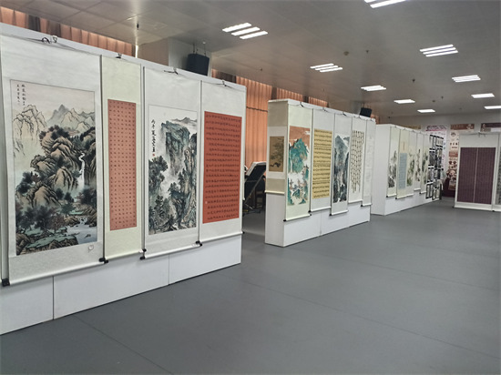 丹青绘青春美育润心田——商丘幼专美术设计学院2025-2026学年度美术设计教学成果展顺利开幕(图3)