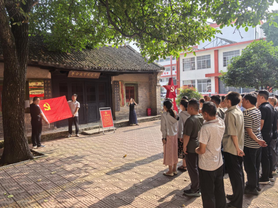河南内乡赤眉镇:迎七一强党性担使命 献礼建党105周年
