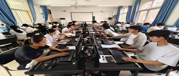 邓州市人社局：高分学子齐聚技校  技能赋能筑梦未来