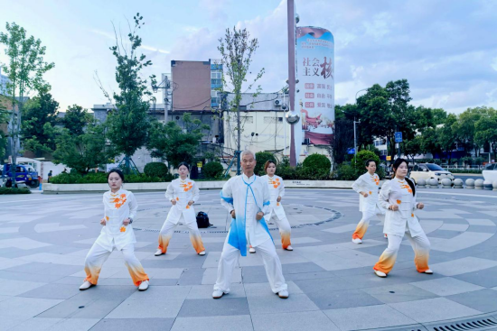 南阳卧龙区：夏夜纳凉中尽享中医药惠民服务