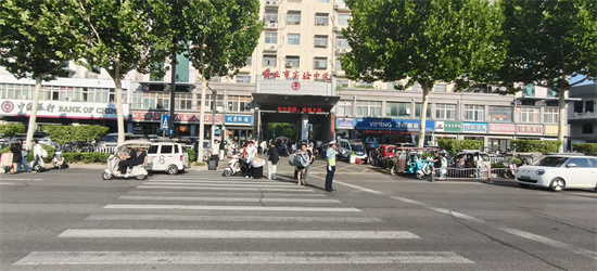 商丘交警：高温“烤”验守一线，“汗”卫安全护畅通