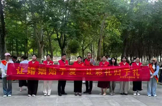 商丘“开心大姐”李桂芝：用公益红线织就文明婚恋新图景
