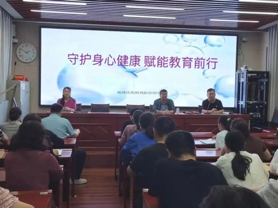 南阳三中开展健康预防专题讲座