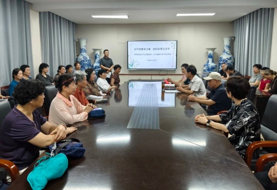 南阳市三中老校友回访母校座谈交流