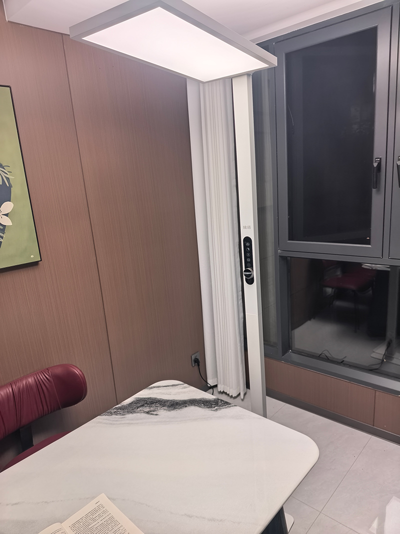 大路灯哪个好？孩子近视涨得快？可能蓝光没防对