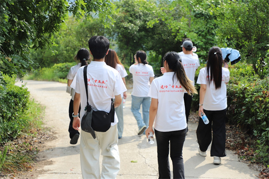 护库区乡土 践青春担当——河南师范大学“数绘丹渠”实践团赴仓房村开展调研支教实践