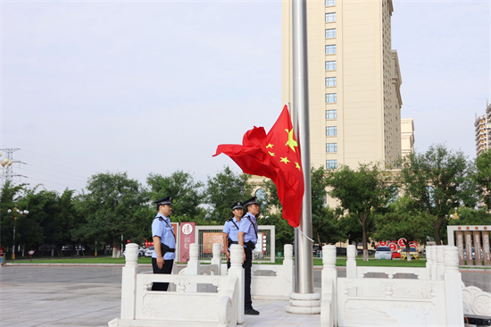 内乡法院举行2026年8月份升国旗仪式 (2)