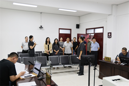 方城县法院联合县工商联举办“法护联助 润企兴商”公众开放日活动