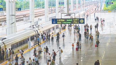 郑州铁路暑运发送旅客4219.95万人次 较去年同期增长5.84%