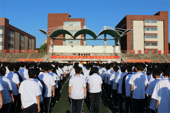 图1为西峡法院在西峡一高开展“开学第一课“专题讲座